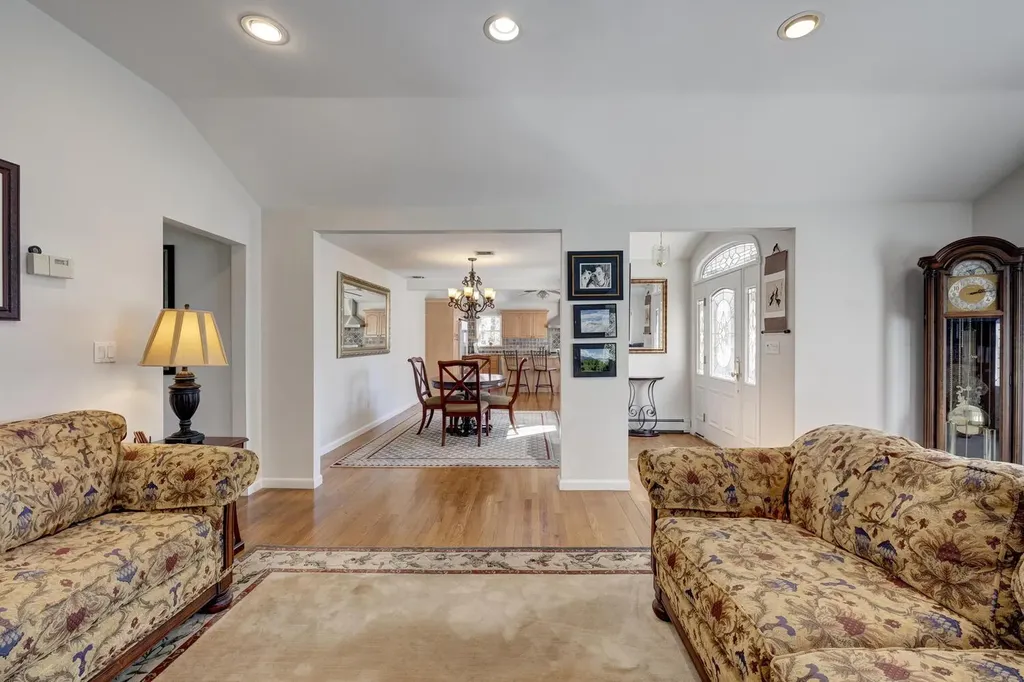 1a Carnegie Avenue Cold Spring Harbor NY 11724