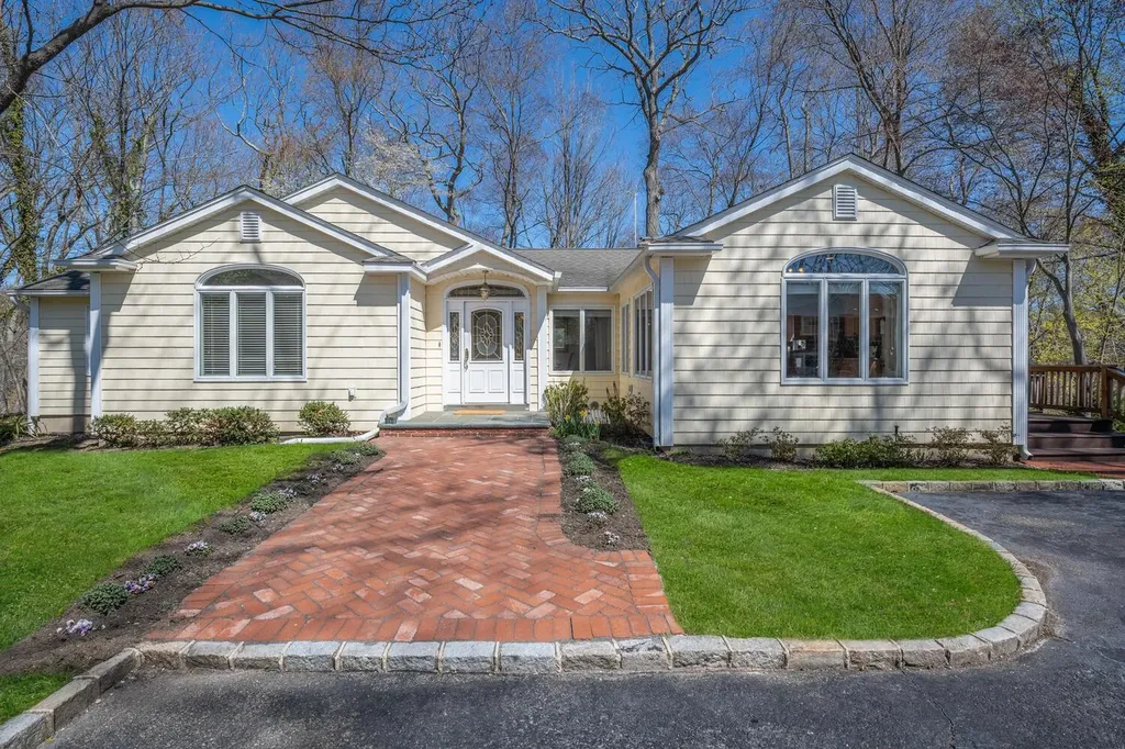 1a Carnegie Avenue Cold Spring Harbor NY 11724