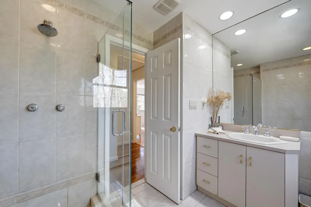 1a Carnegie Avenue Cold Spring Harbor NY 11724