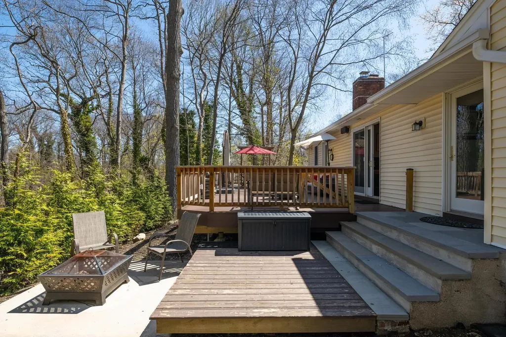 1a Carnegie Avenue Cold Spring Harbor NY 11724