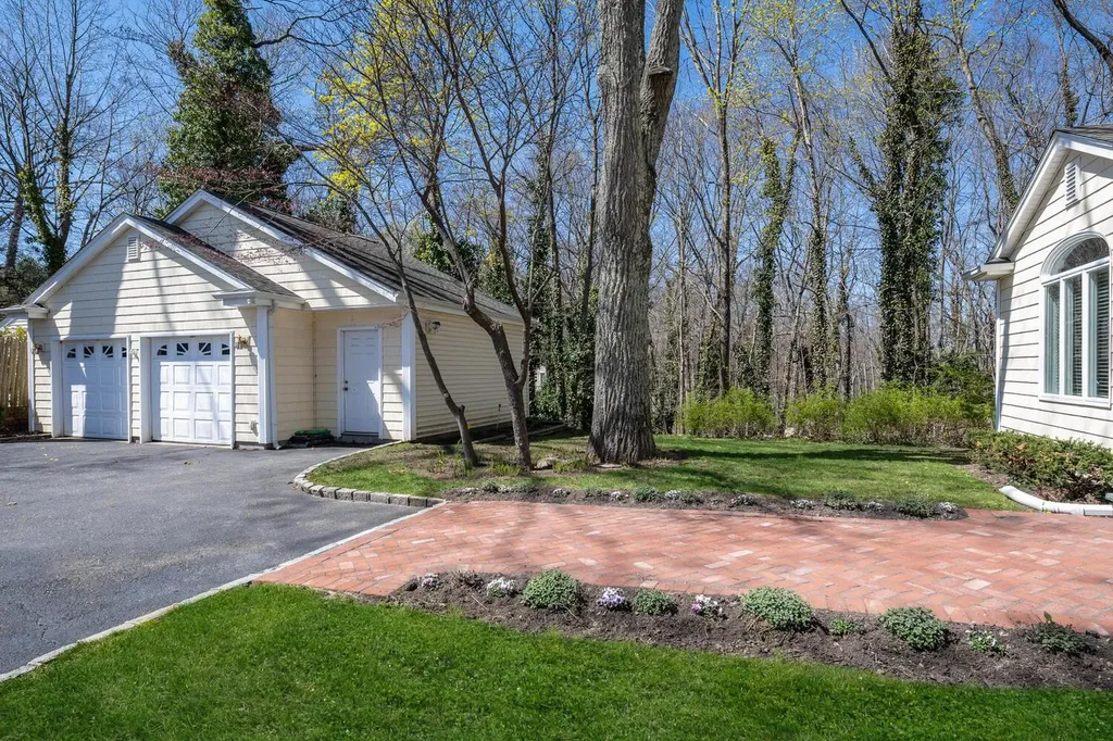 1a Carnegie Avenue Cold Spring Harbor NY 11724