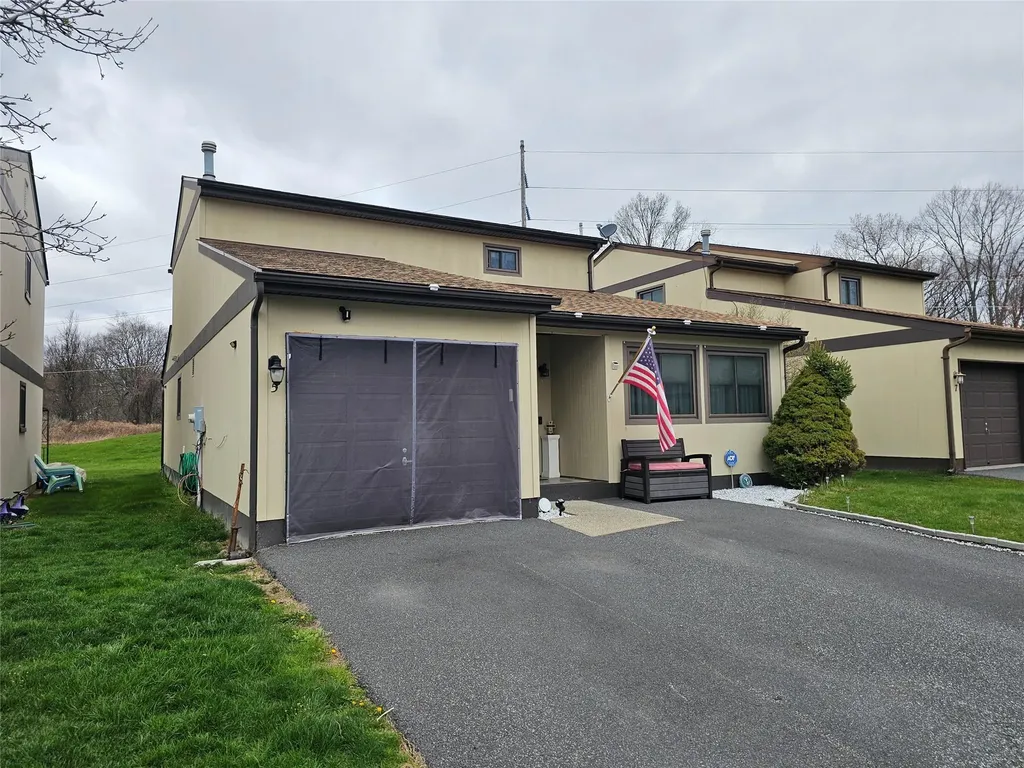 5 Abingdon Mews Middletown NY 10940