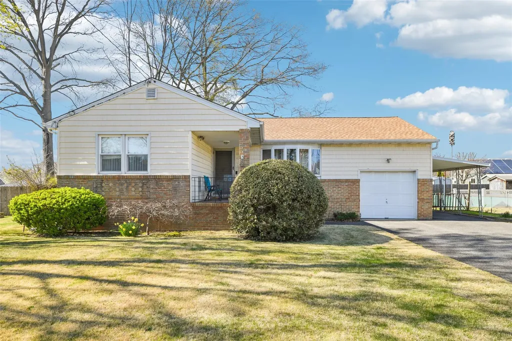622 14th Street West Babylon NY 11704
