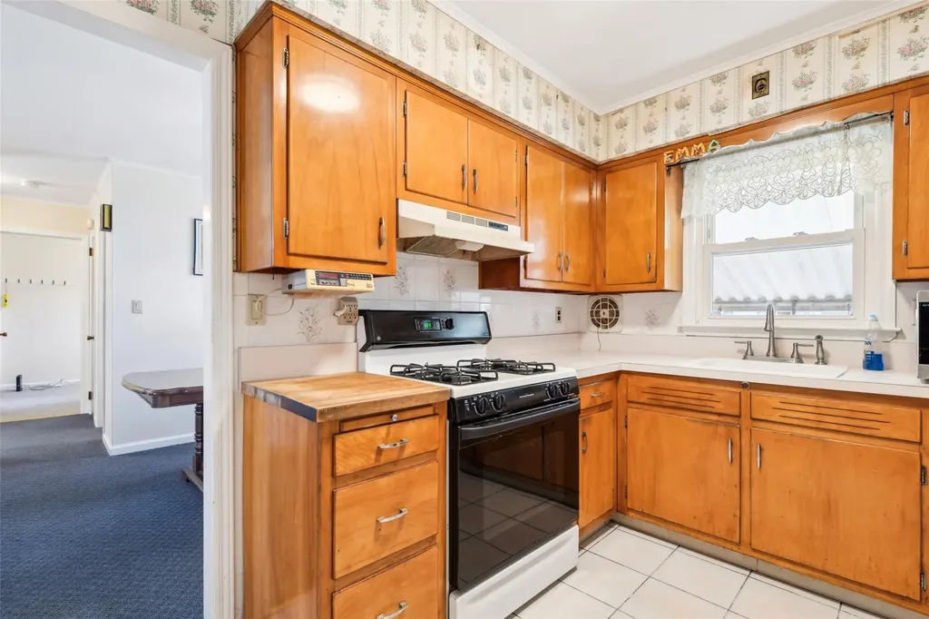 622 14th Street West Babylon NY 11704
