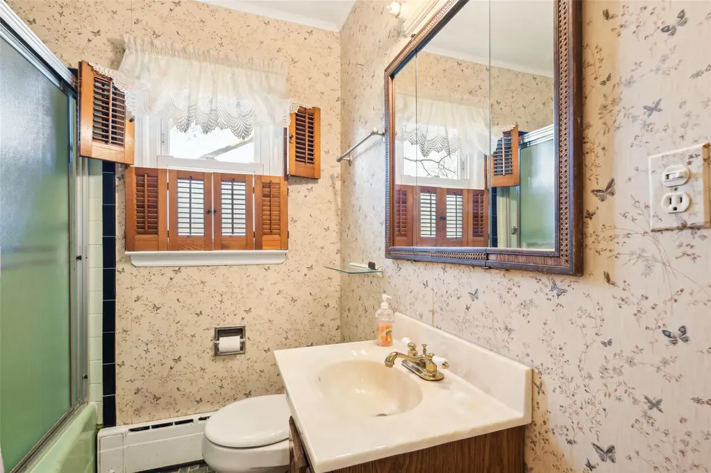 622 14th Street West Babylon NY 11704