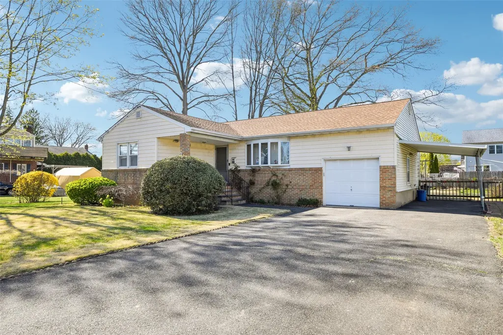 622 14th Street West Babylon NY 11704