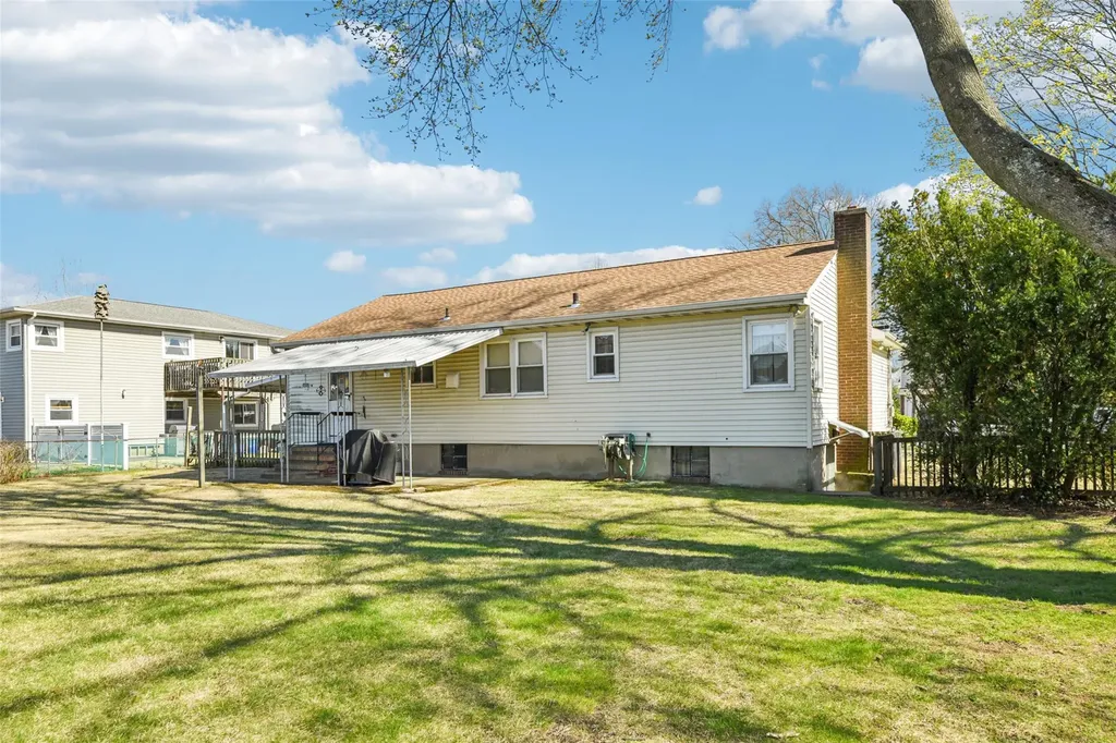 622 14th Street West Babylon NY 11704