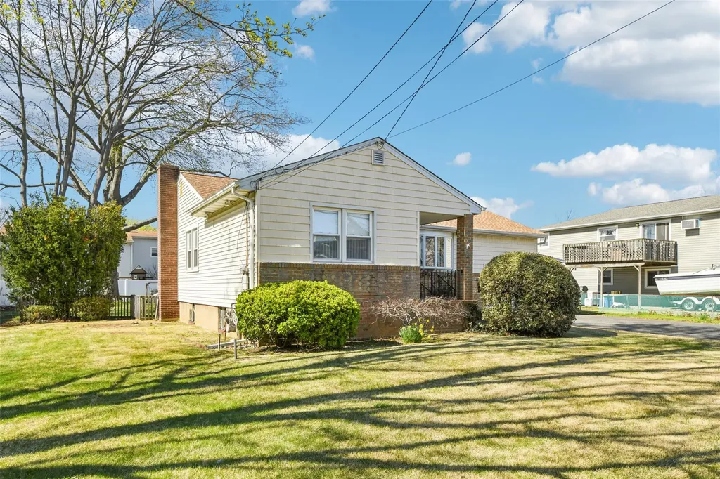 622 14th Street West Babylon NY 11704