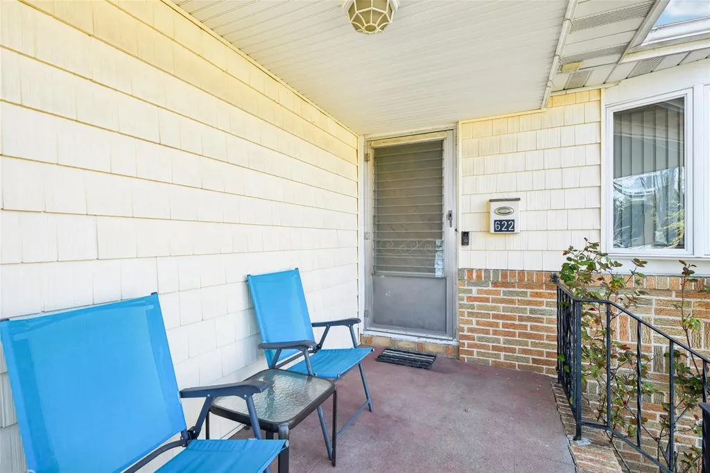 622 14th Street West Babylon NY 11704