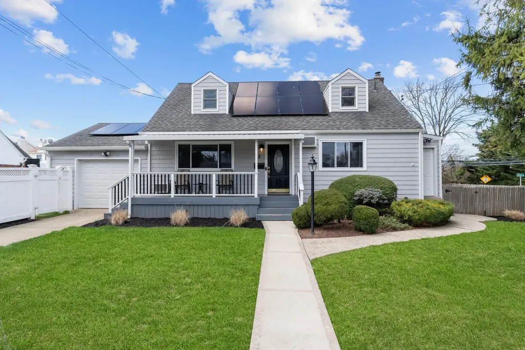 2 Lee Avenue Albertson NY 11507