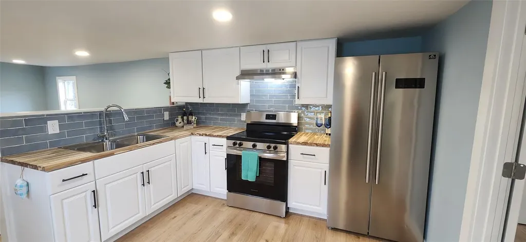 33 Debra Court Poughkeepsie NY 12601