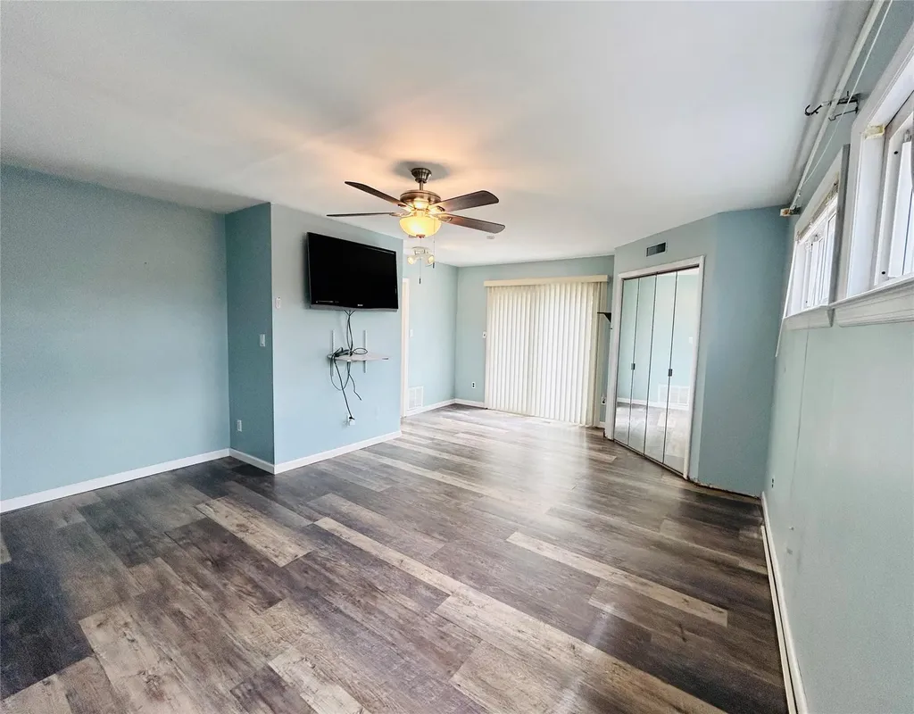 29 Leonard Place Amityville NY 11701