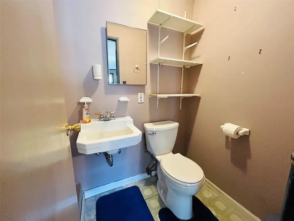 29 Leonard Place Amityville NY 11701
