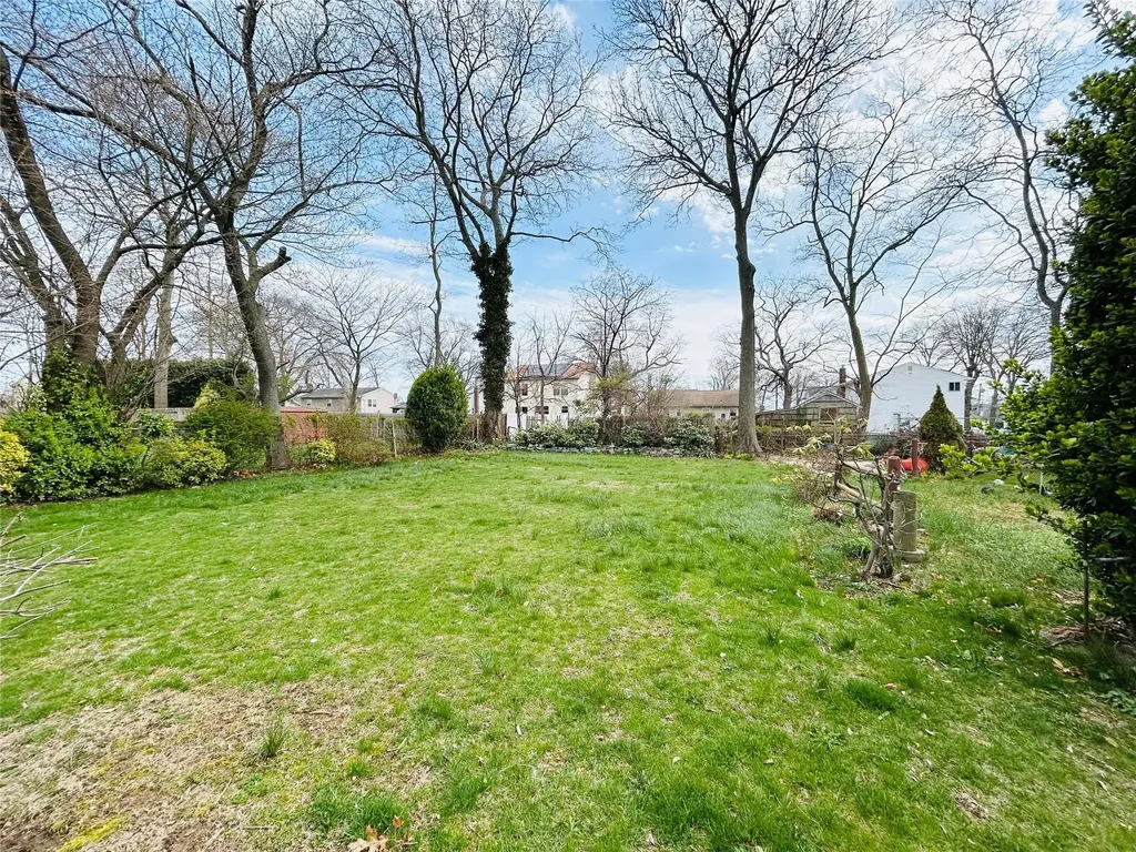 29 Leonard Place Amityville NY 11701