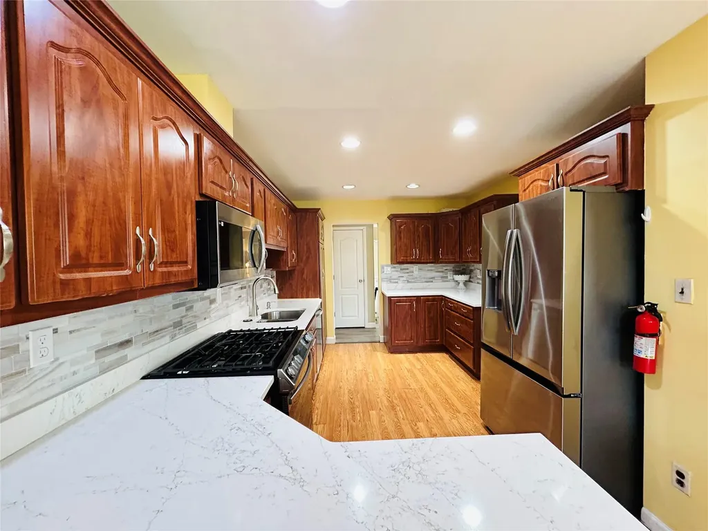 29 Leonard Place Amityville NY 11701