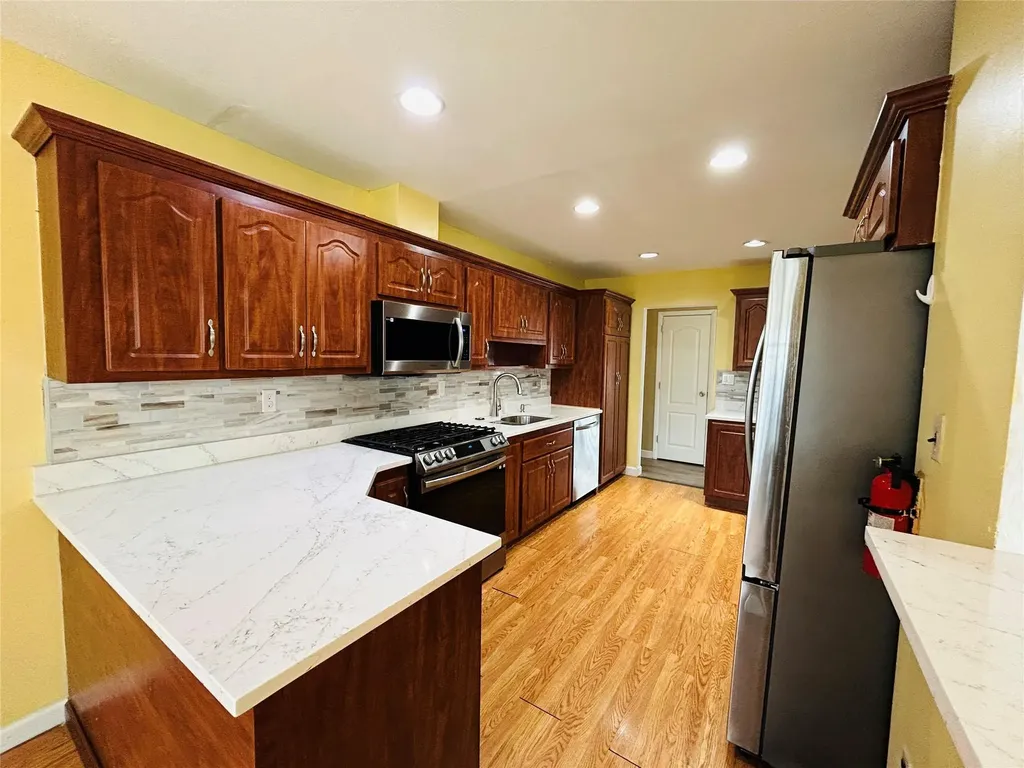 29 Leonard Place Amityville NY 11701