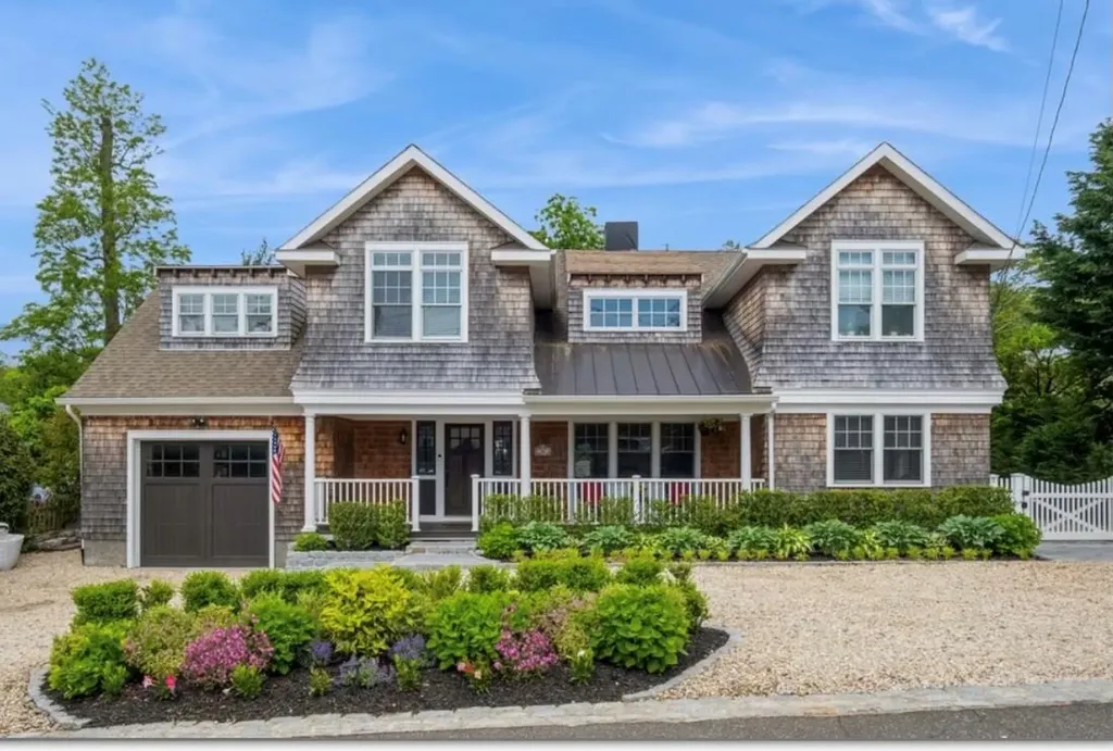 8 Hilltop Drive Bayville NY 11709