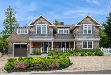 8 Hilltop Drive Bayville NY 11709