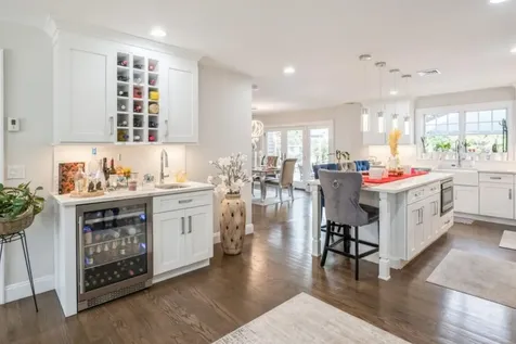 8 Hilltop Drive Bayville NY 11709