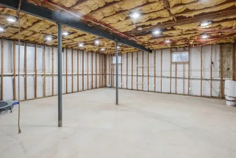 8 Hilltop Drive Bayville NY 11709