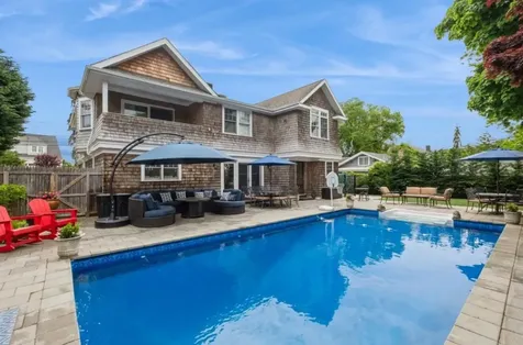 8 Hilltop Drive Bayville NY 11709