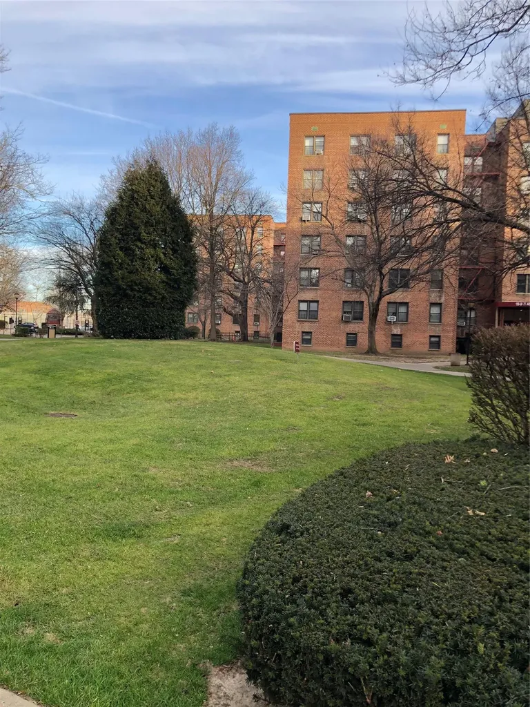 150-25 72 Nd Road Flushing NY 11367
