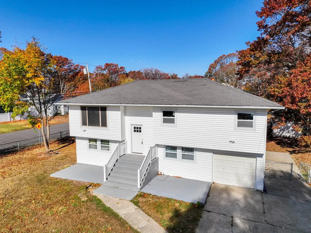 55 Glenmalure Street Babylon NY 11701