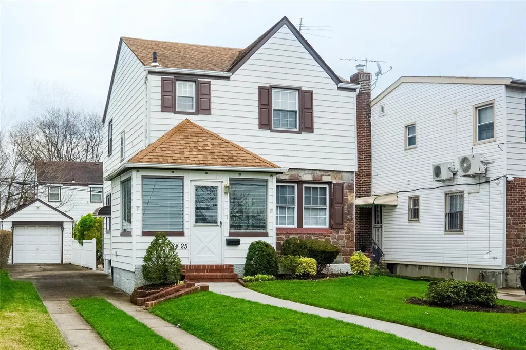 84-25 249 Street Bellerose NY 11426
