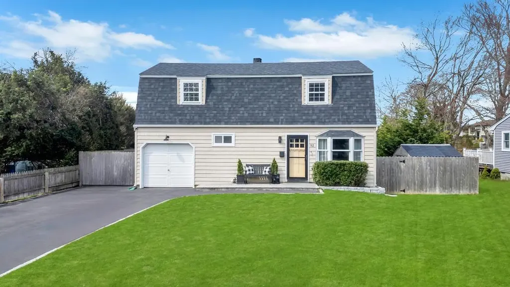 52 Thorburn Avenue Patchogue NY 11772