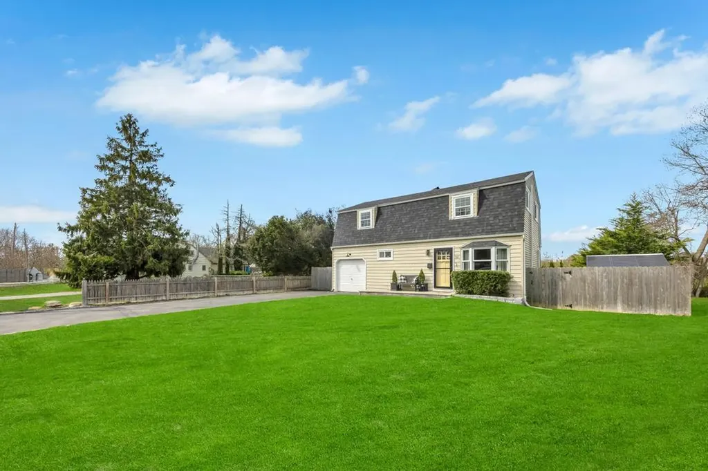 52 Thorburn Avenue Patchogue NY 11772