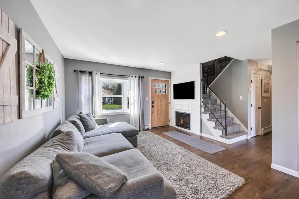 52 Thorburn Avenue Patchogue NY 11772