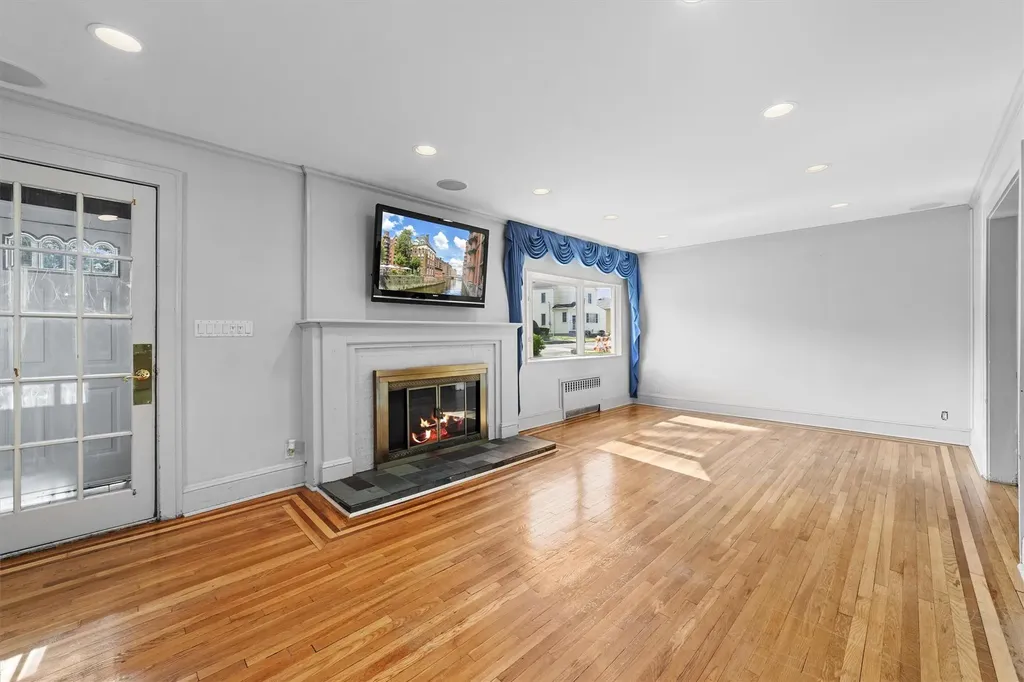 241 Lee Avenue Yonkers NY 10705