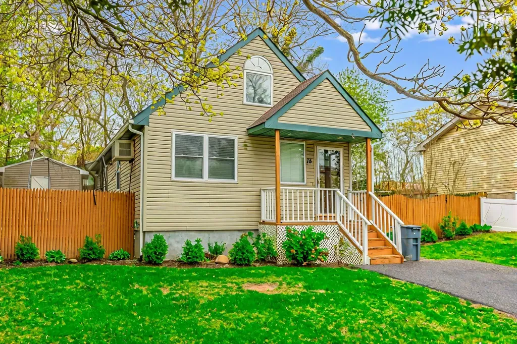 75 Palm Road Rocky Point NY 11778