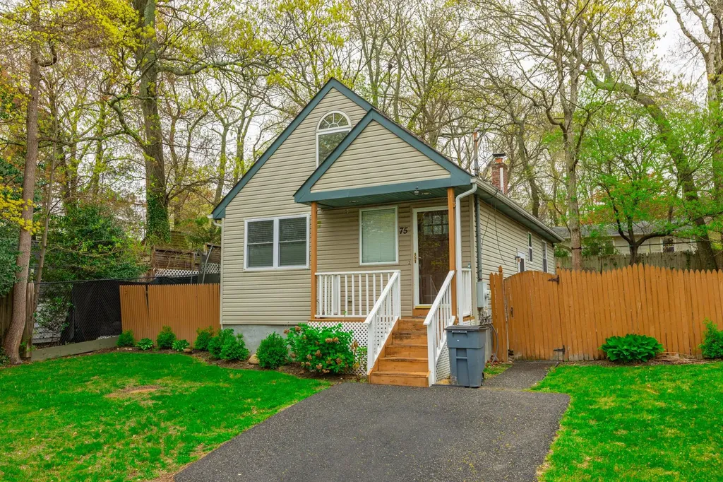 75 Palm Road Rocky Point NY 11778