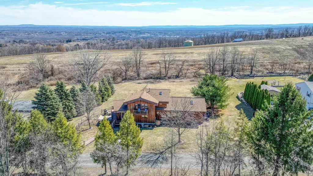 15 Mills Place Milton NY 12547