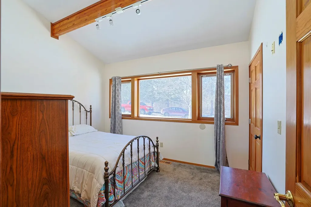 15 Mills Place Milton NY 12547