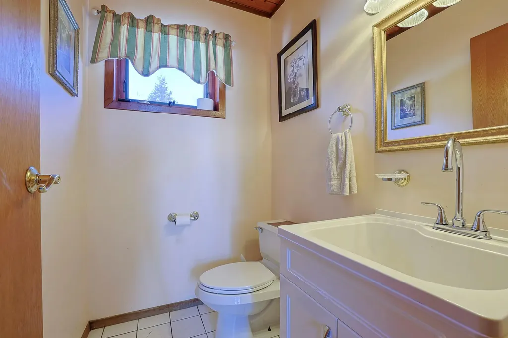 15 Mills Place Milton NY 12547