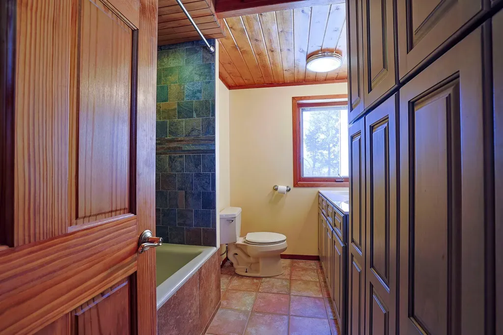 15 Mills Place Milton NY 12547