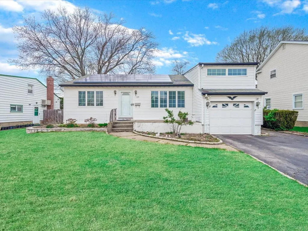 42 Elliot Drive Hicksville NY 11801