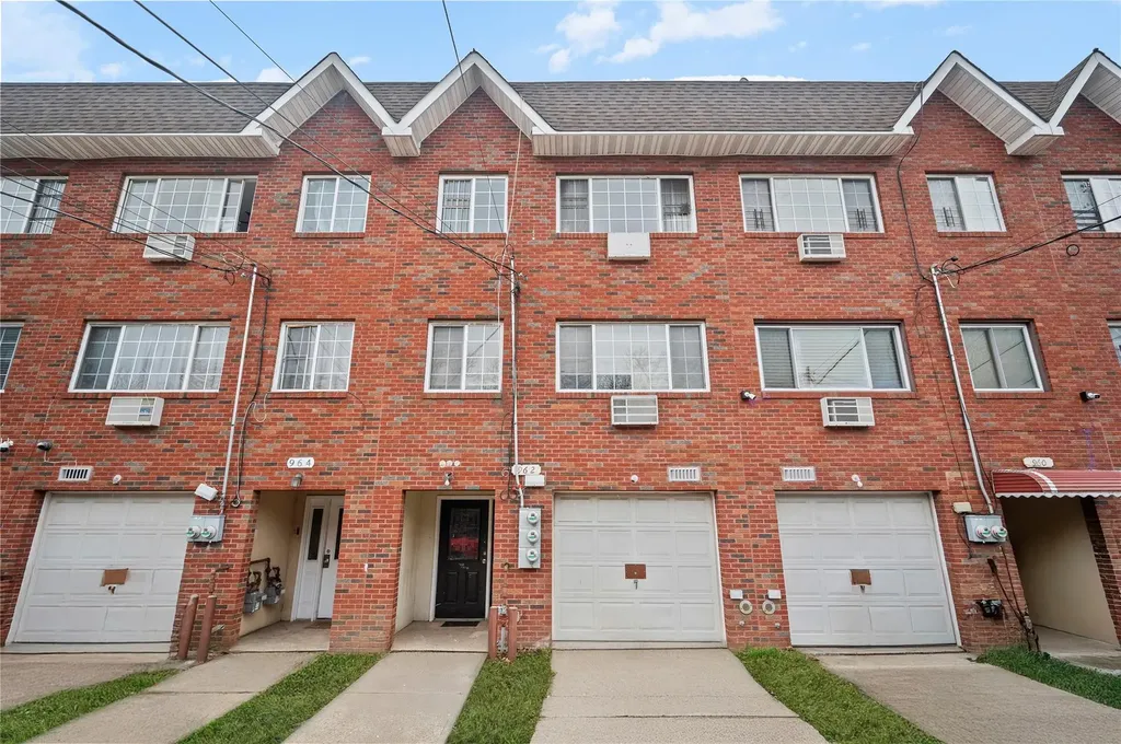 962 Hemlock Street Brooklyn NY 11208