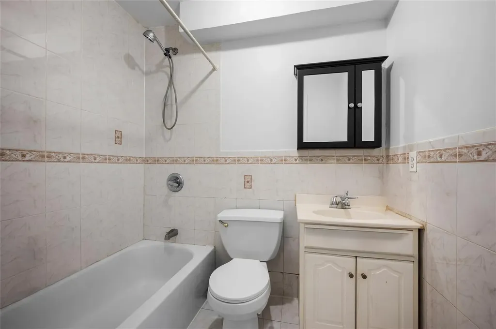 962 Hemlock Street Brooklyn NY 11208
