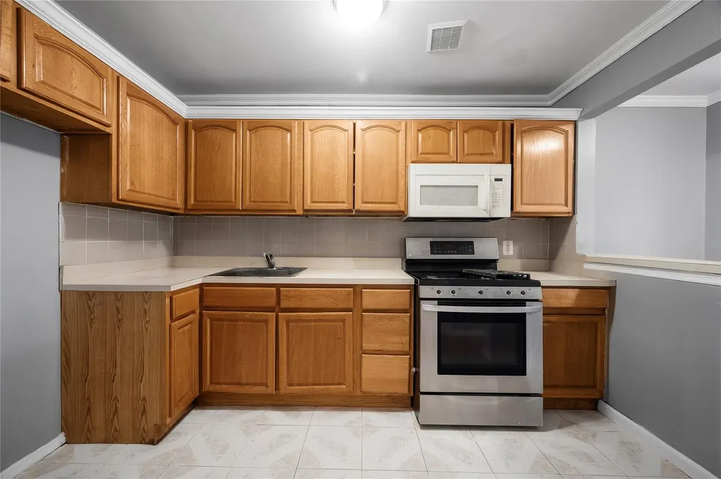 962 Hemlock Street Brooklyn NY 11208