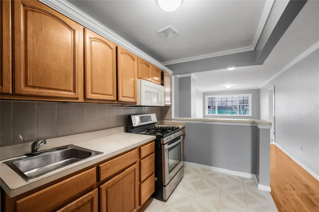 962 Hemlock Street Brooklyn NY 11208