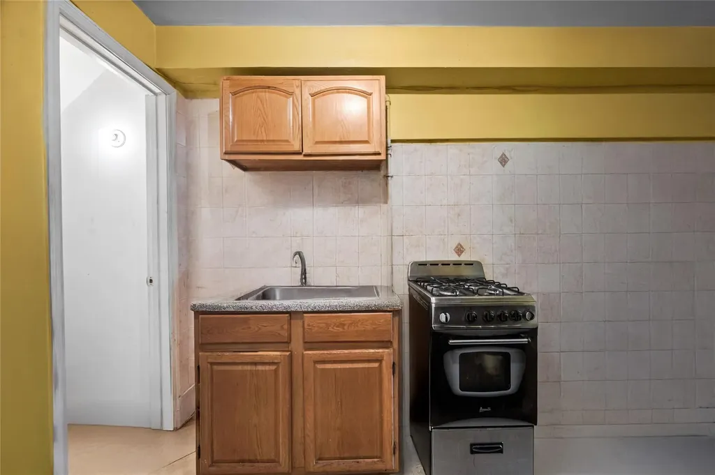 962 Hemlock Street Brooklyn NY 11208