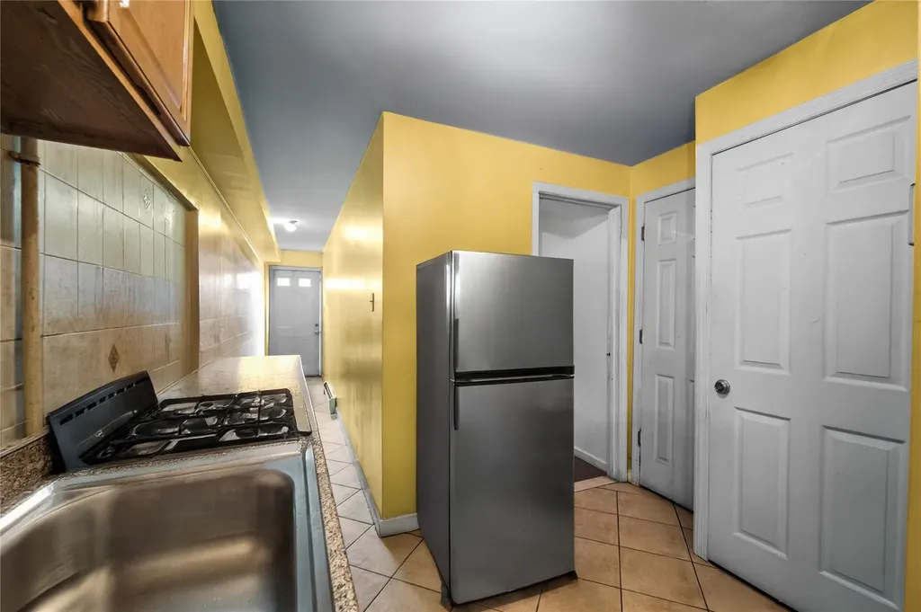 962 Hemlock Street Brooklyn NY 11208