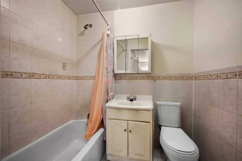 962 Hemlock Street Brooklyn NY 11208