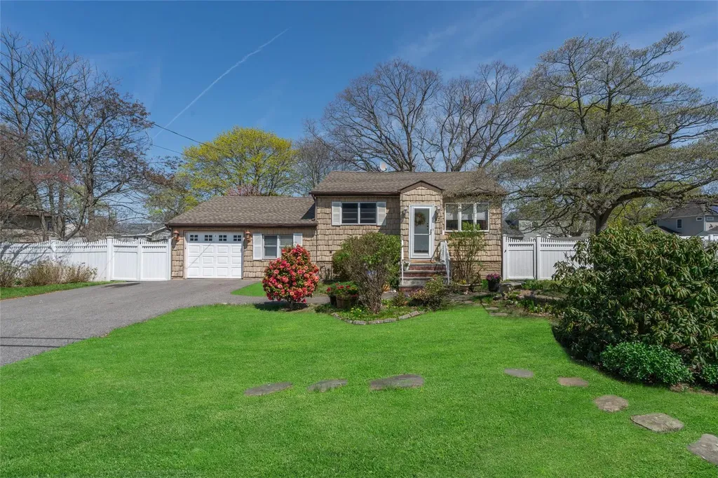 87 Mohawk Avenue Deer Park NY 11729