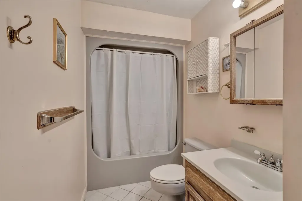 87 Mohawk Avenue Deer Park NY 11729