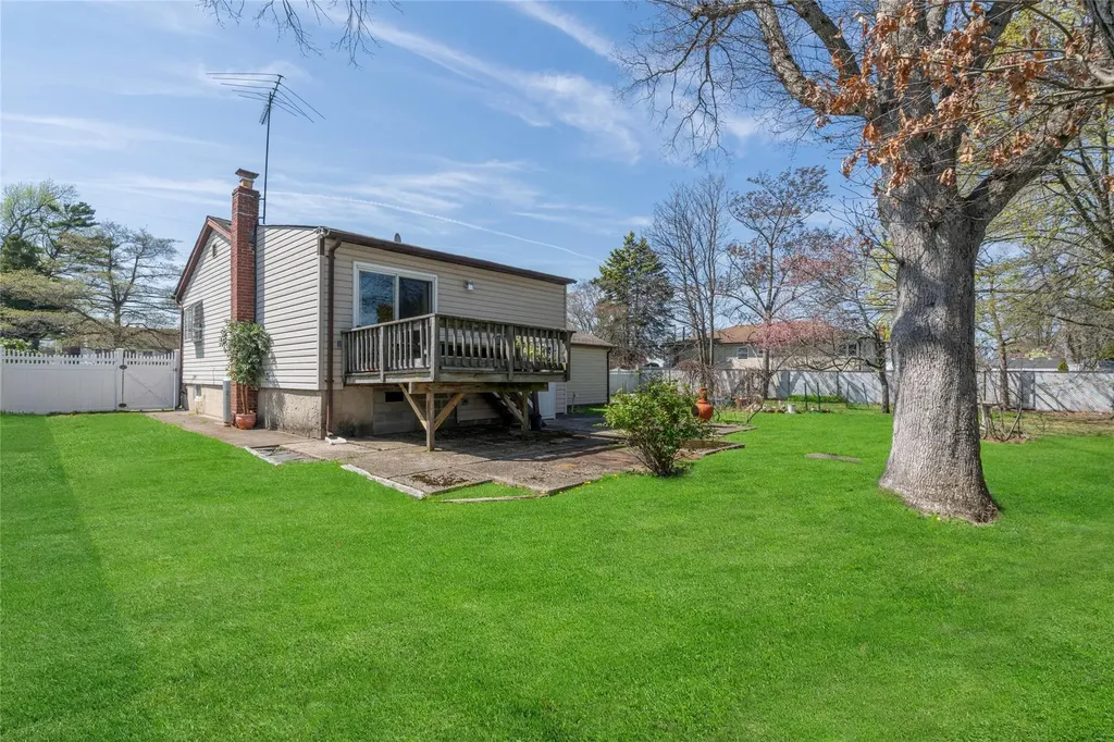87 Mohawk Avenue Deer Park NY 11729