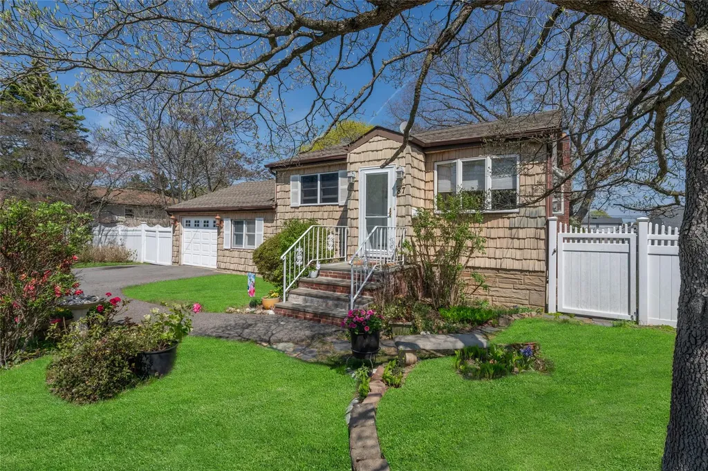 87 Mohawk Avenue Deer Park NY 11729